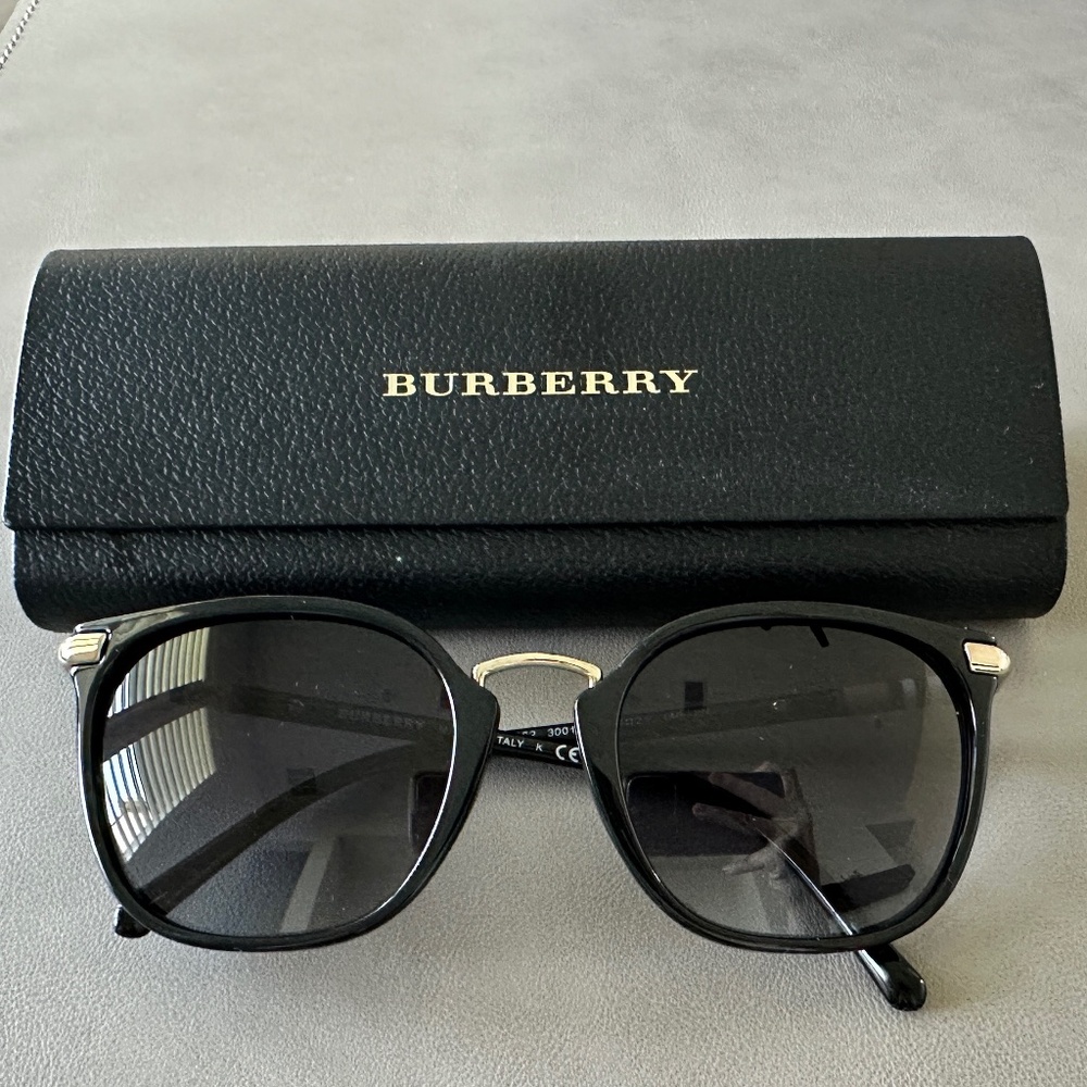 Brand New Burberry Square Sunglasses BE4262